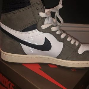 TRAVIS SCOTT JORDAN 1S